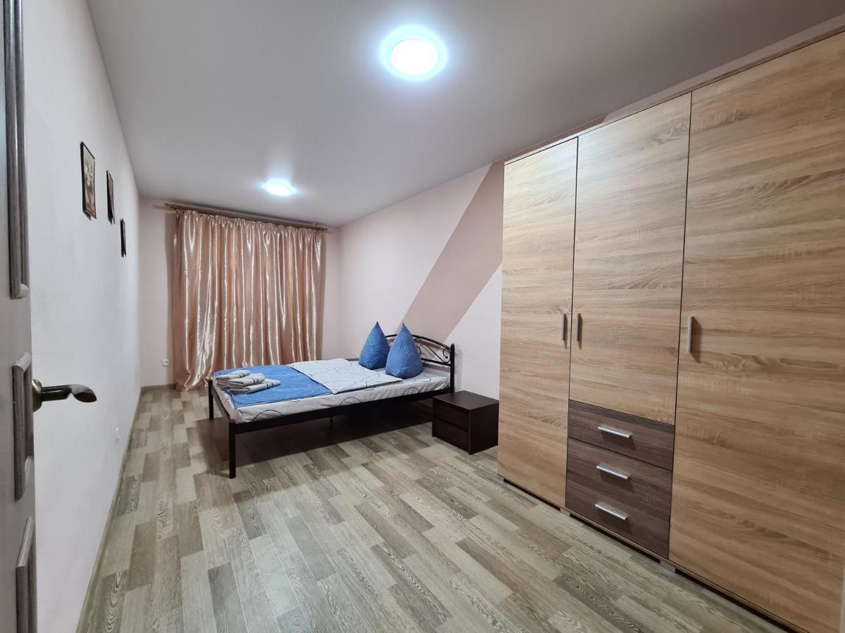 3-Room Apartment Near Inturist On Sobornyi Avenue 156, By Grandhome Запорожье Экстерьер фото