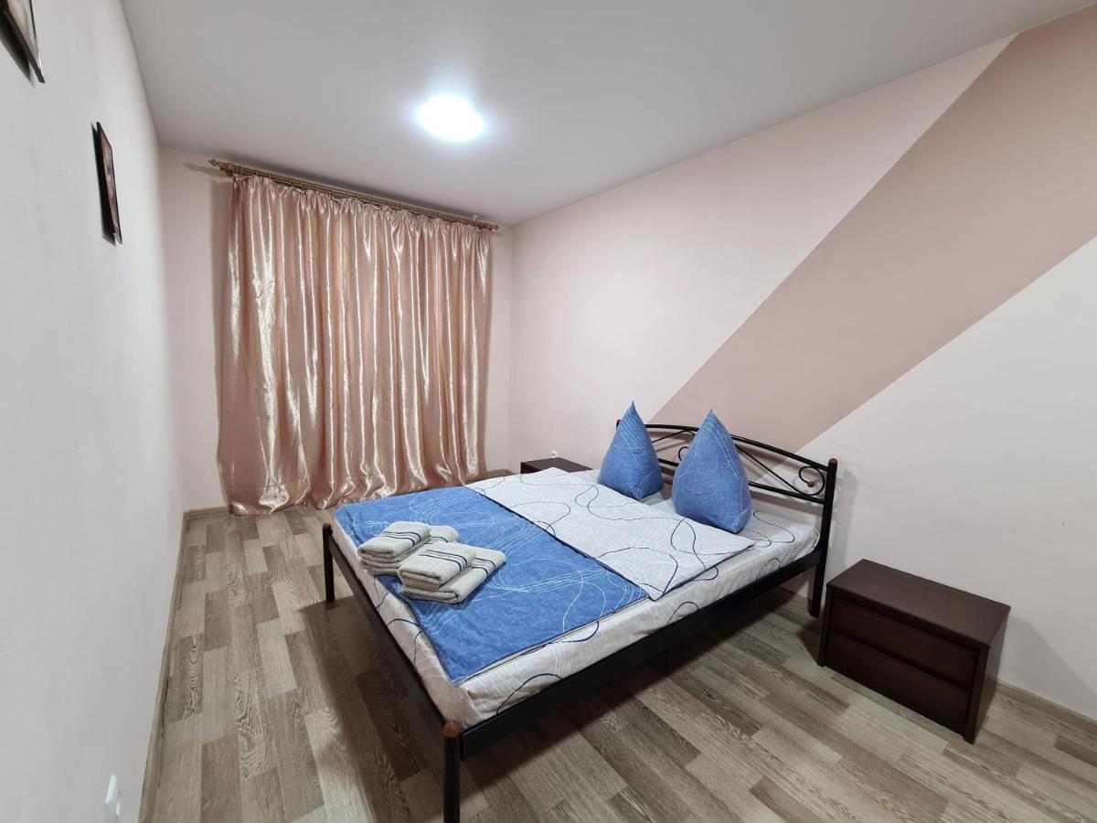 3-Room Apartment Near Inturist On Sobornyi Avenue 156, By Grandhome Запорожье Экстерьер фото