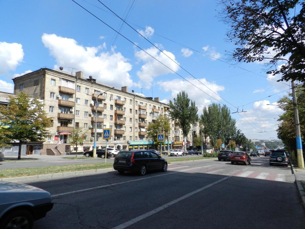 3-Room Apartment Near Inturist On Sobornyi Avenue 156, By Grandhome Запорожье Экстерьер фото